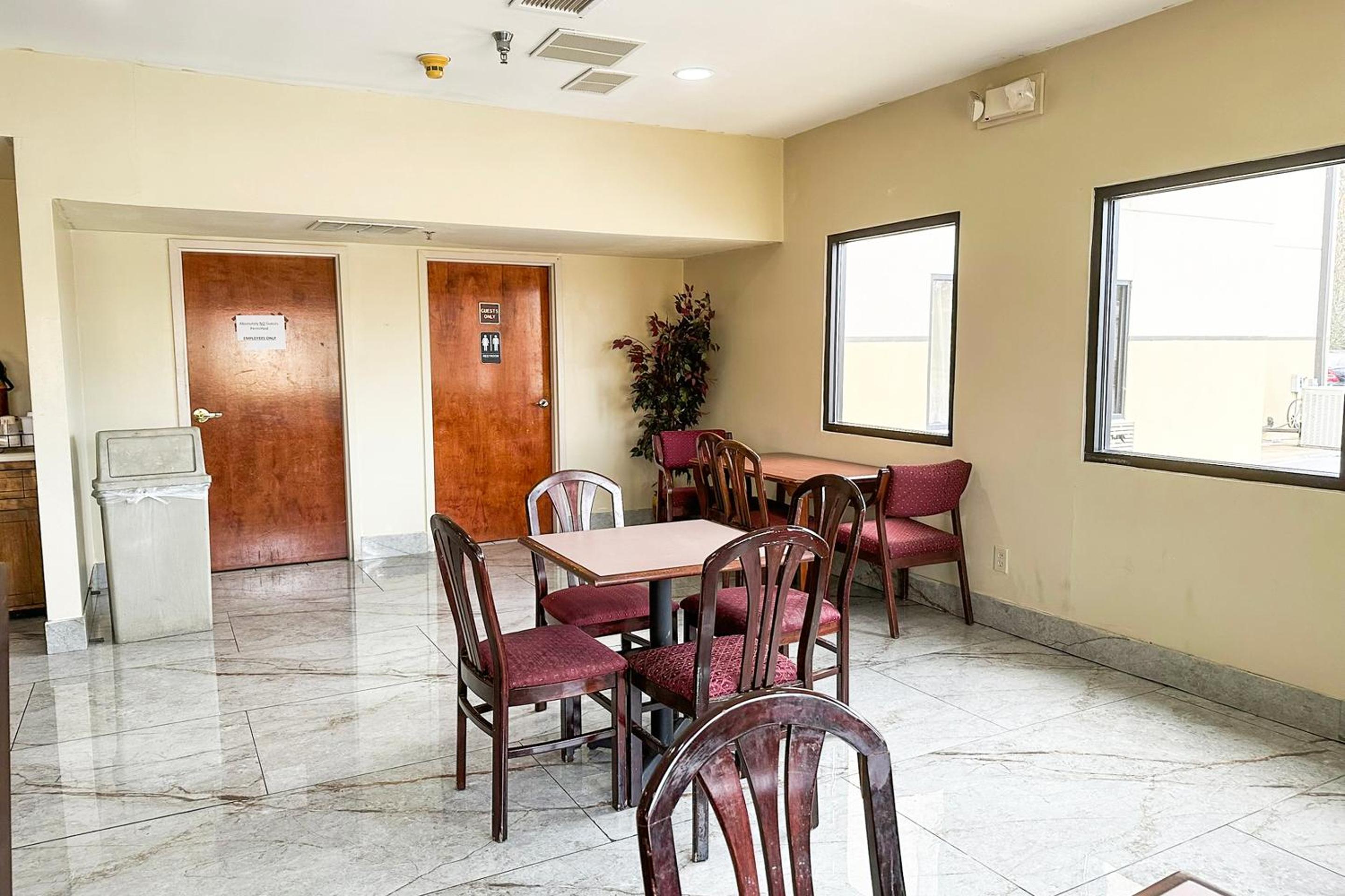 OYO Hotel Rome West GA view 3