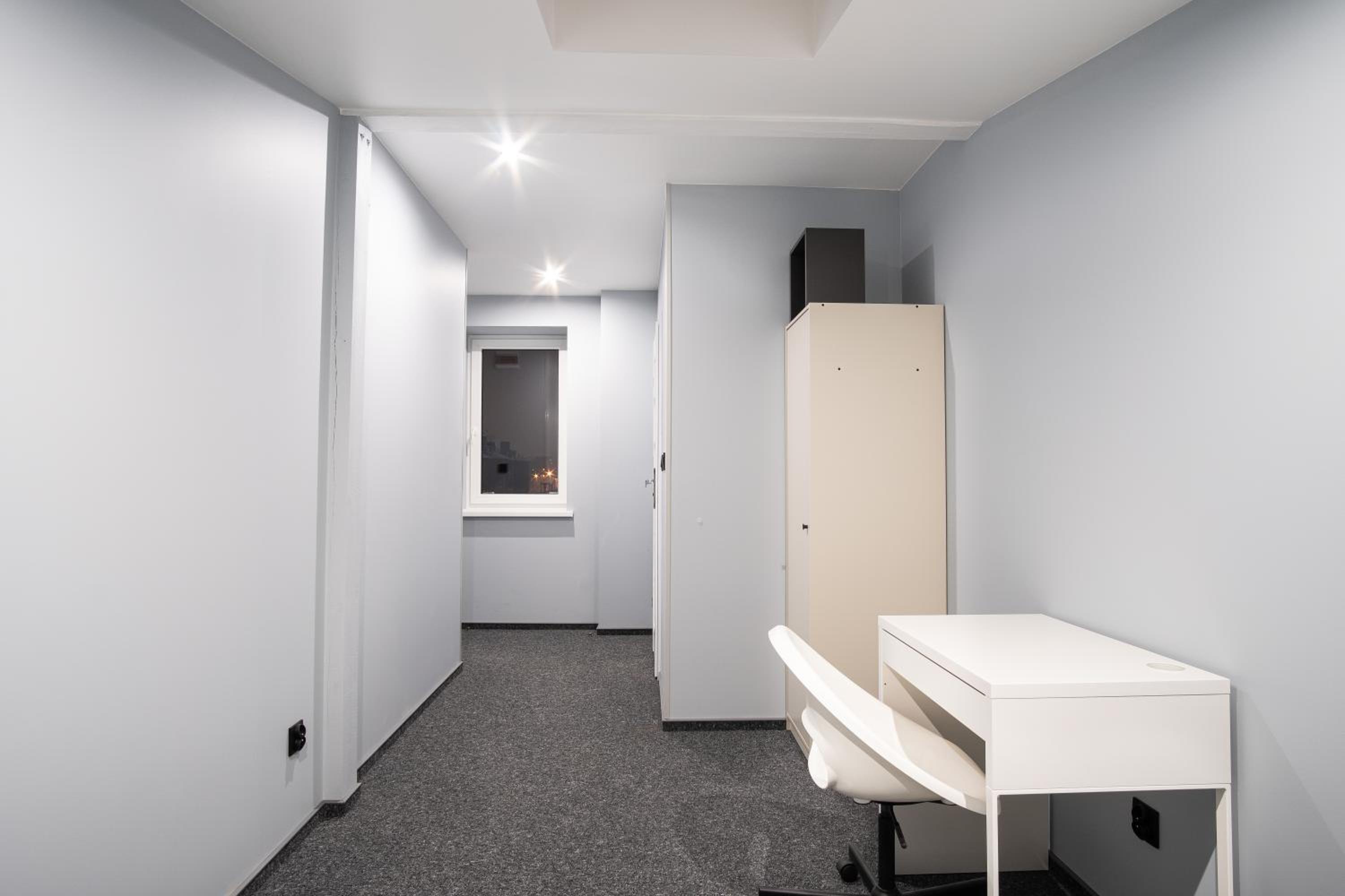 Prywatny pokój z prywatną łazienką - Senatorska 36