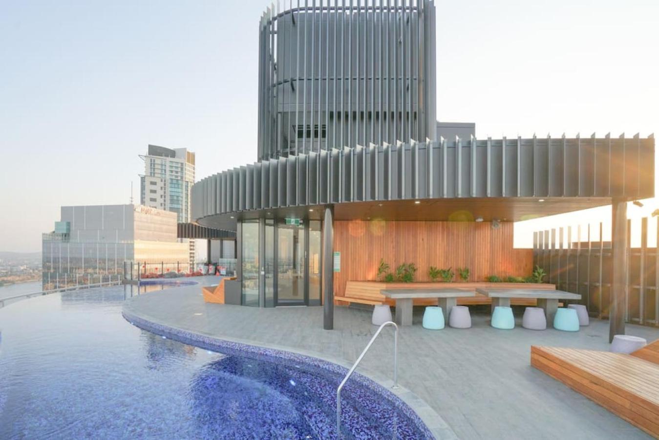 Stunning 1BD Haven with Panoramic City Views