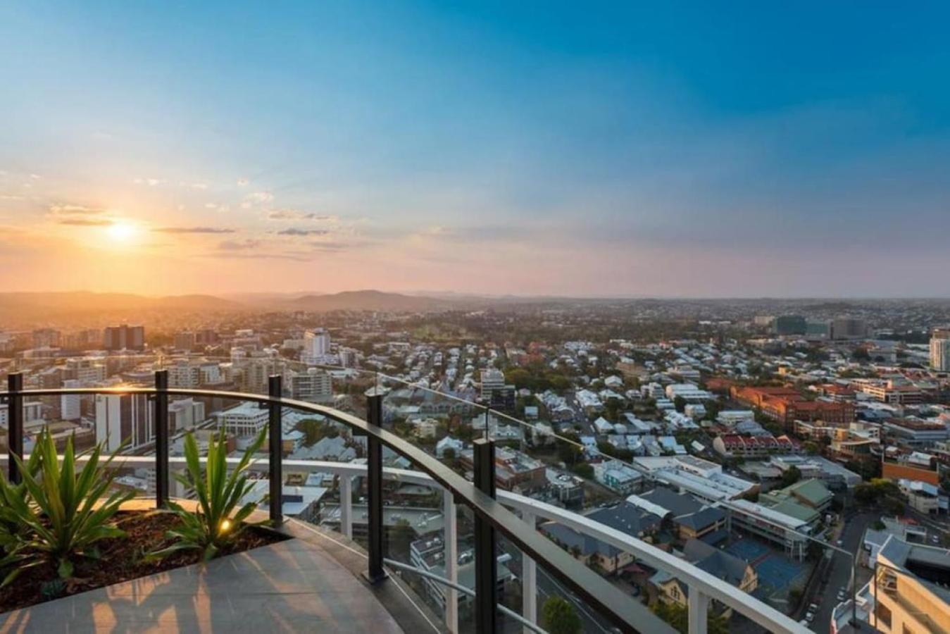 Stunning 1BD Haven with Panoramic City Views