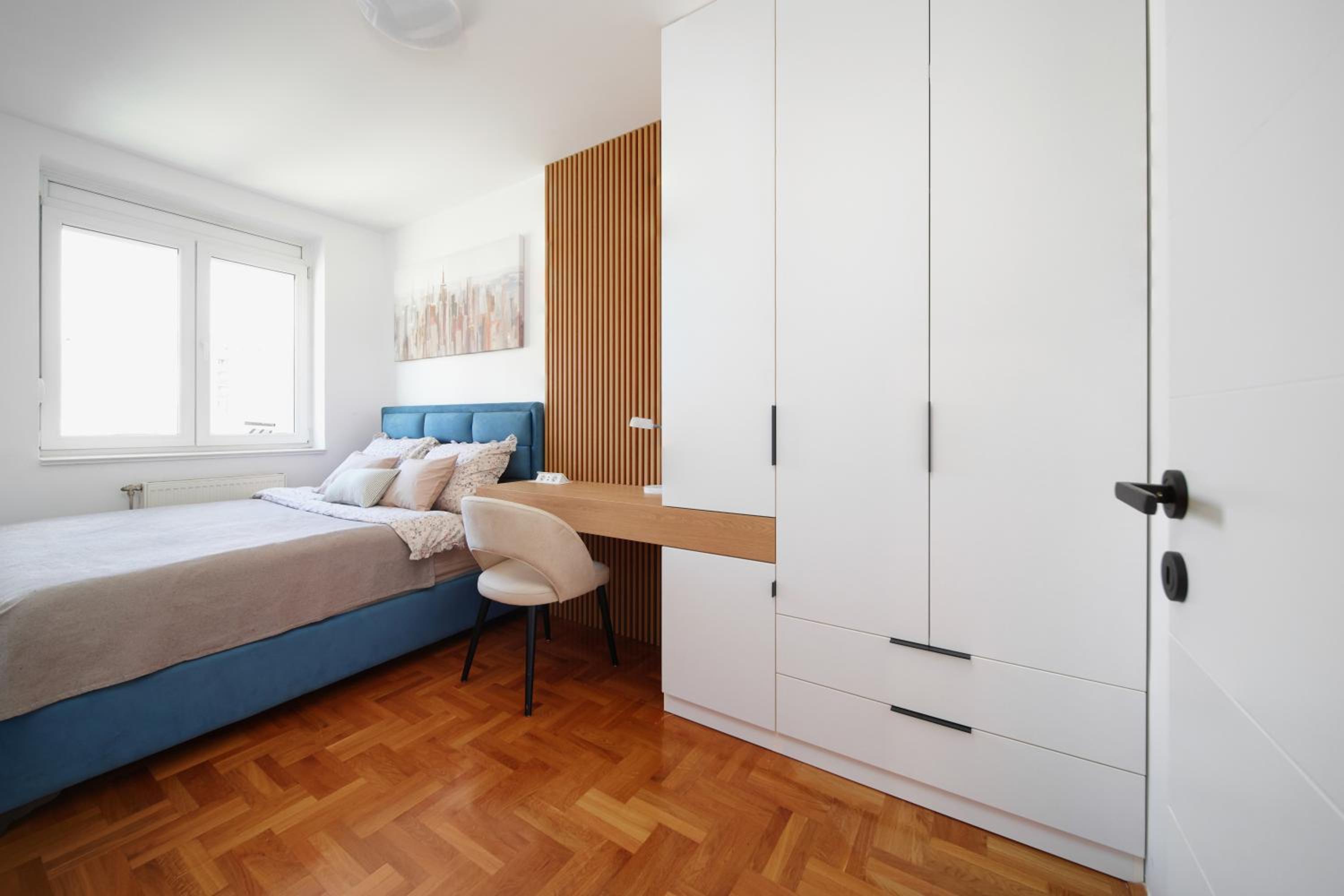 Modern Living Apt - City Center Elegance - FREE PARKING view 4