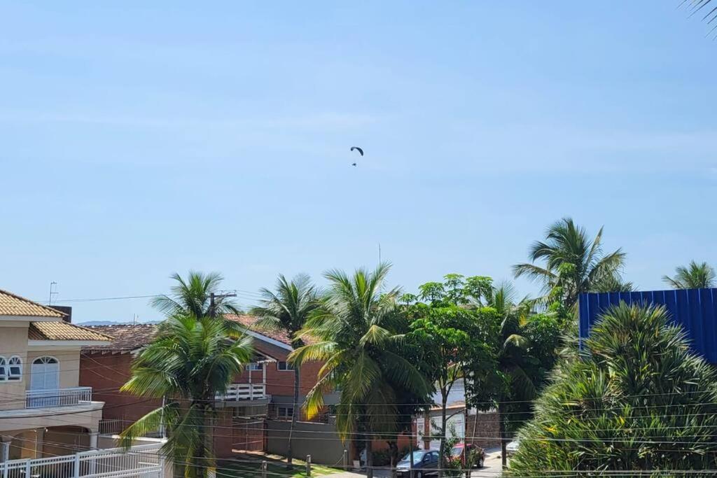 Apto completo à 1 quadra da praia da Enseada.