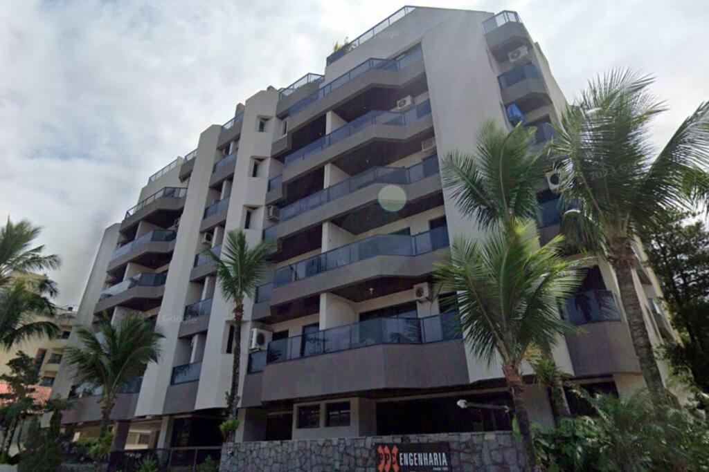 Apto completo à 1 quadra da praia da Enseada.