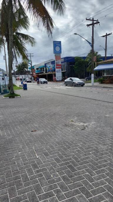 Apto completo à 1 quadra da praia da Enseada.