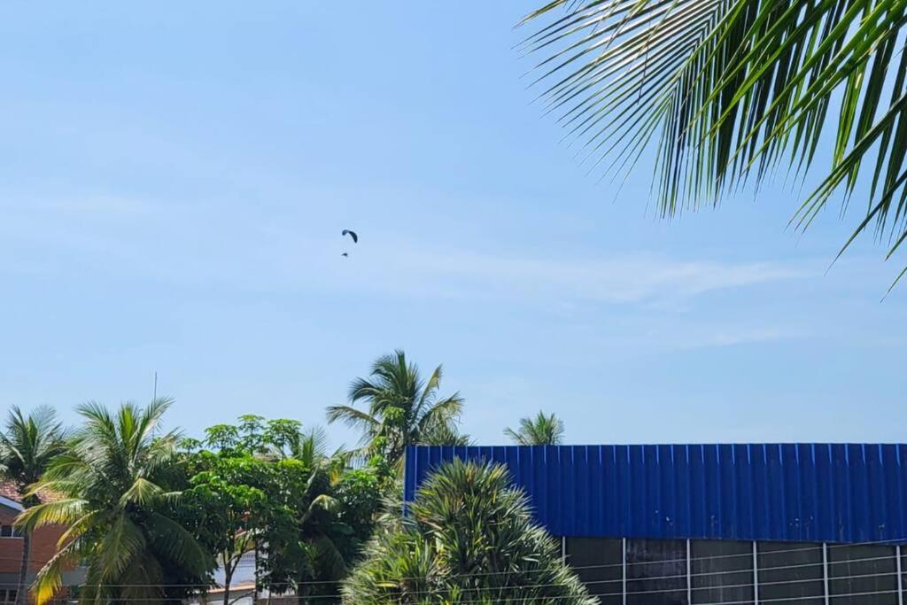 Apto completo à 1 quadra da praia da Enseada.