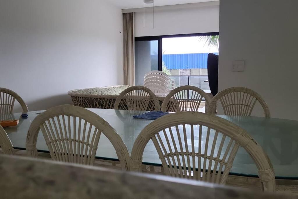 Apto completo à 1 quadra da praia da Enseada.
