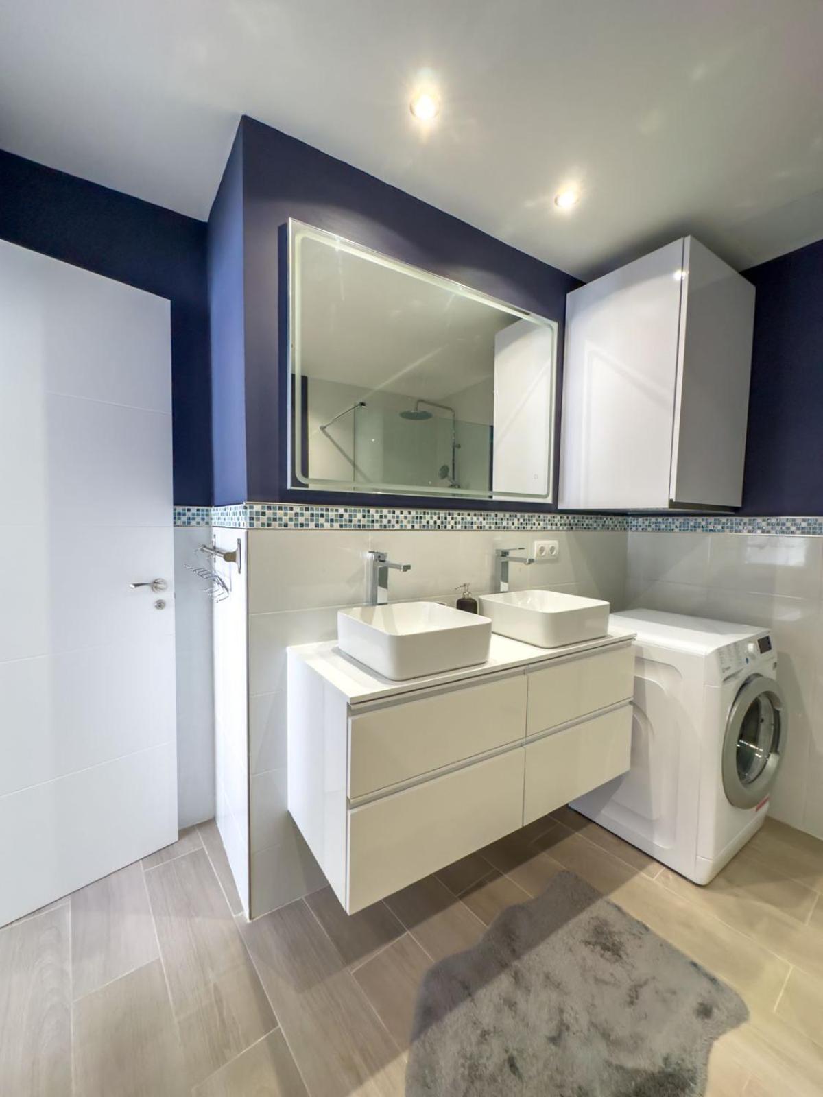 Secret View Elviria en Marbella — bathroom