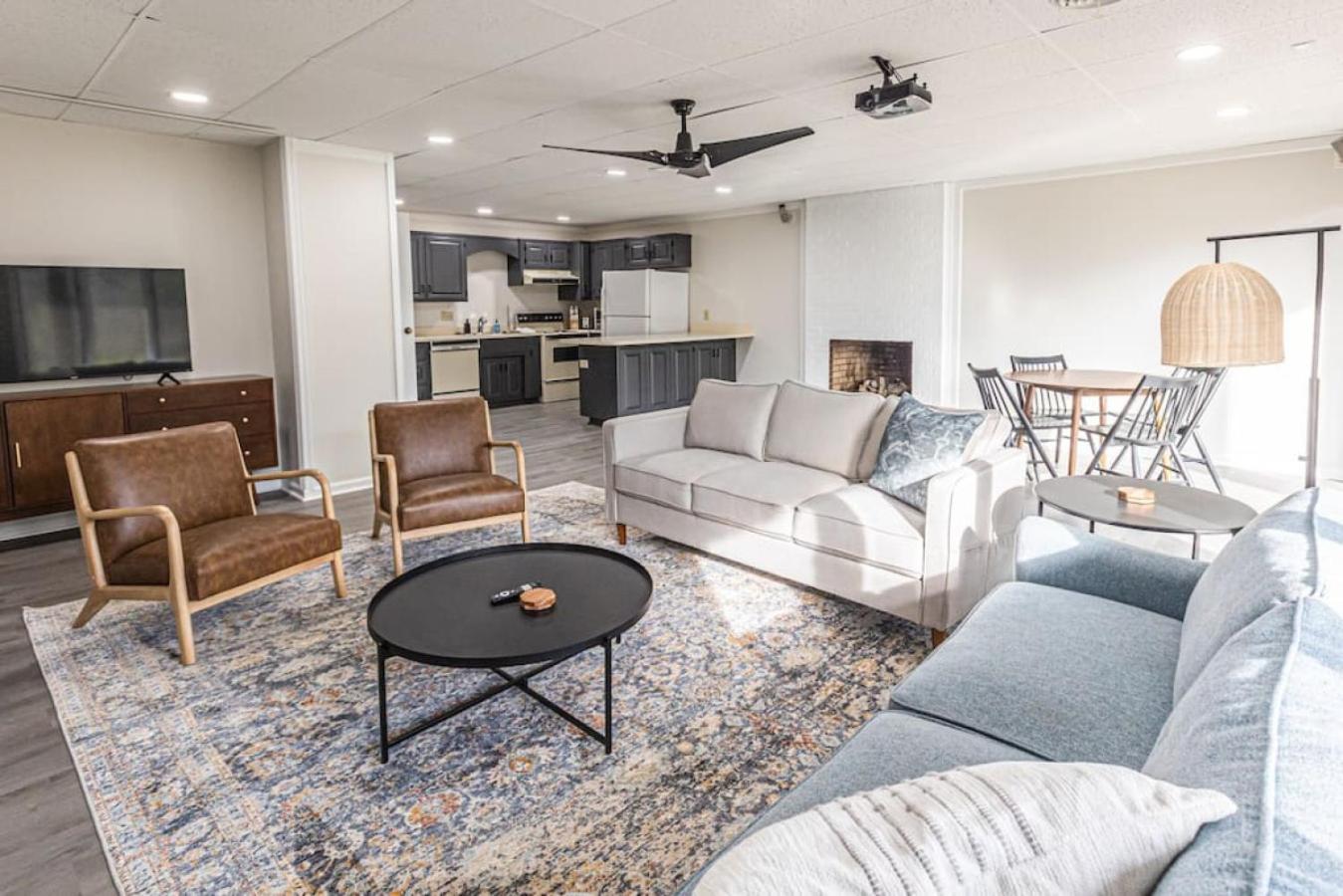 Newly Renovated, Modern, Luxurious - 7 beds view 5