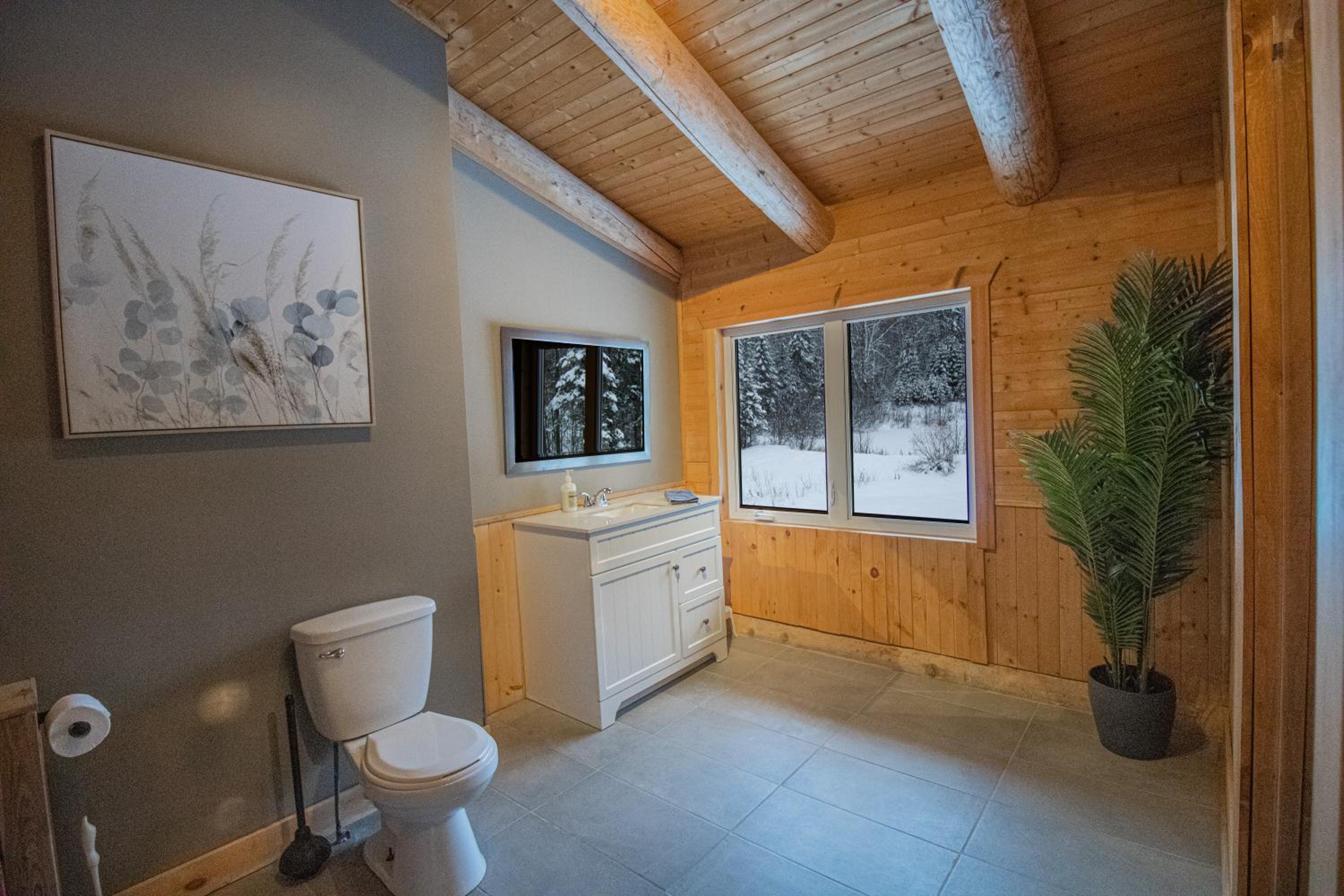 Les Chalets Tourisma - Chalet en bois rond avec spa et lac privé - Le Caribou