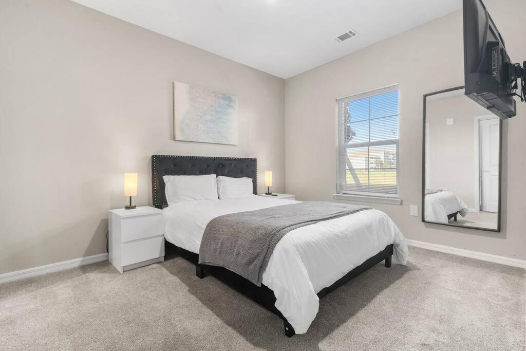 Contemporary Haven with Modern Amenities