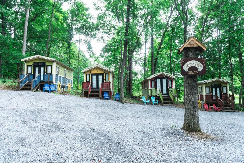 Hotel Gypsy Cottage Near the Smokies #14 Hester - Image 1
