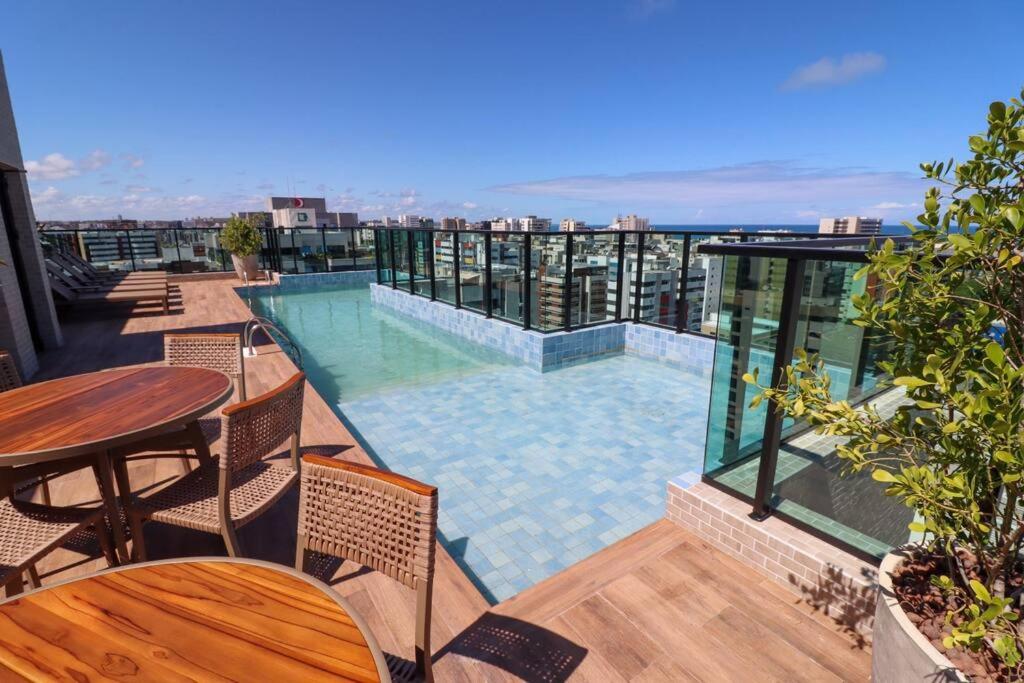 Apartamento novo e completo há 500m da praia Ponta Verde!