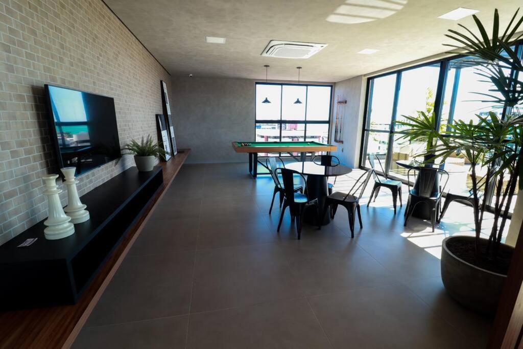 Apartamento novo e completo há 500m da praia Ponta Verde!