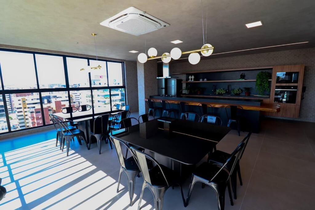 Apartamento novo e completo há 500m da praia Ponta Verde!