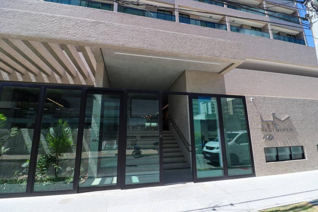 Apartamento novo e completo há 500m da praia Ponta Verde!