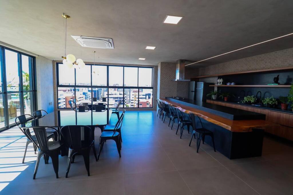 Apartamento novo e completo há 500m da praia Ponta Verde!