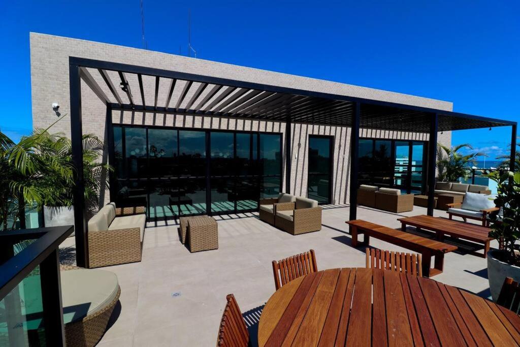 Apartamento novo e completo há 500m da praia Ponta Verde!