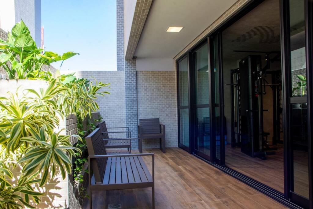Apartamento novo e completo há 500m da praia Ponta Verde!