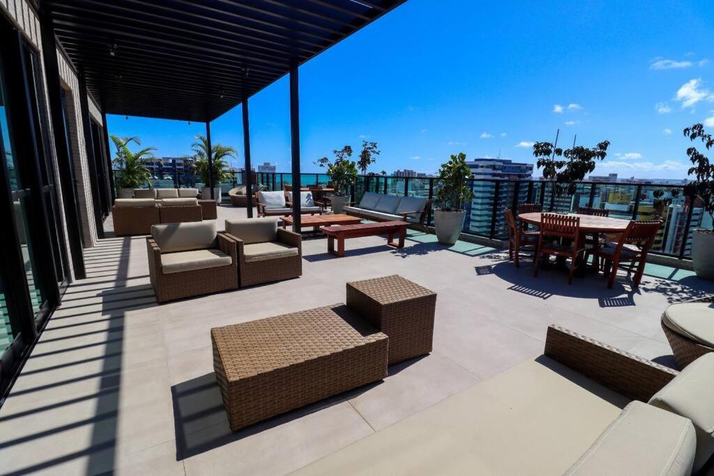 Apartamento novo e completo há 500m da praia Ponta Verde!