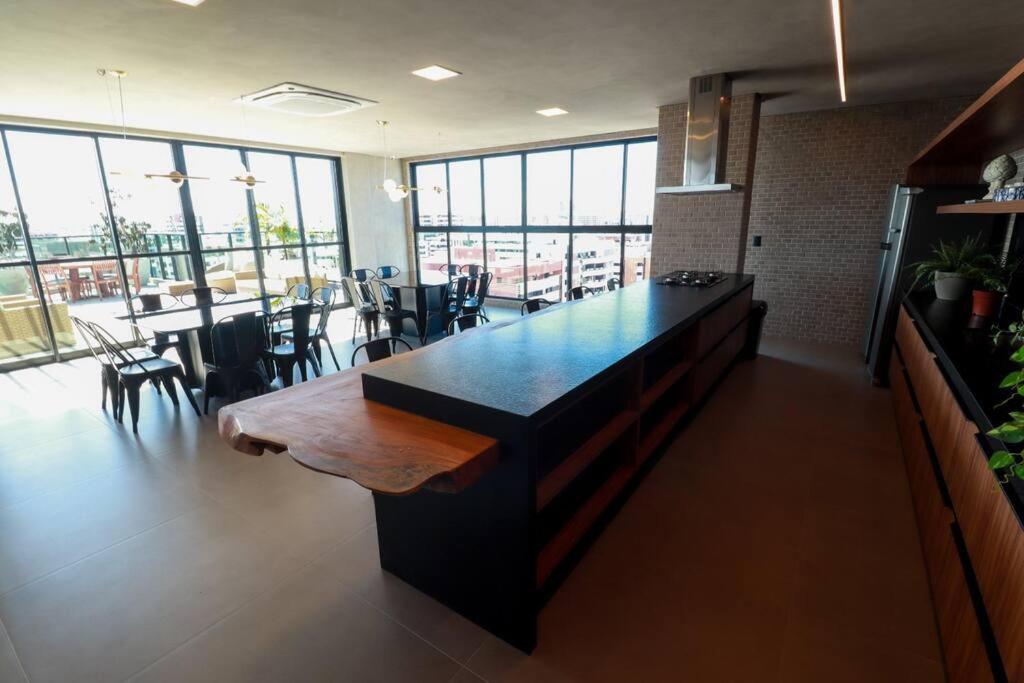 Apartamento novo e completo há 500m da praia Ponta Verde!