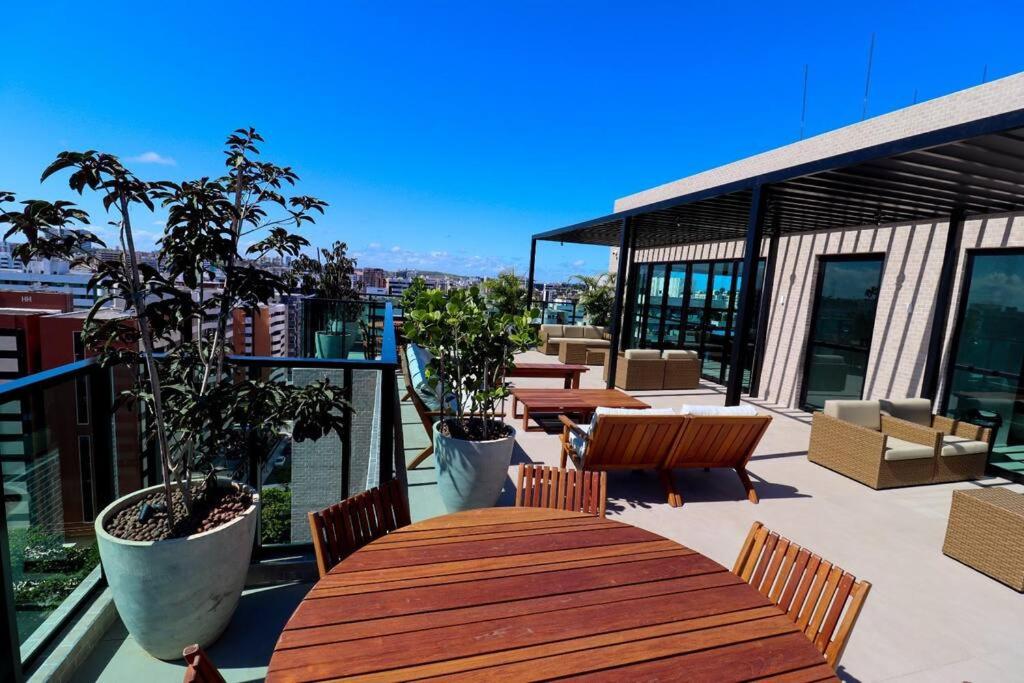 Apartamento novo e completo há 500m da praia Ponta Verde!