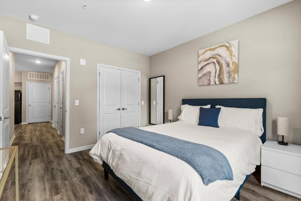 Refined 2 Bedroom Retreat: Pool, Gym, Laundry view 5