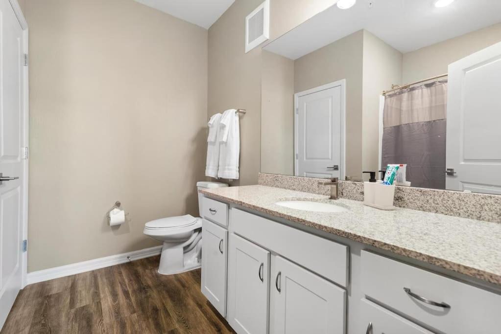 Chic 2 BD/2 BA Condo: Serene Escape in Melbourne view 2