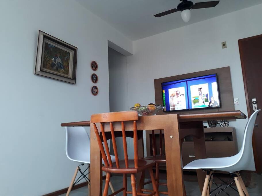 Apartamento confortável em Canasvieiras pertinho do mar.