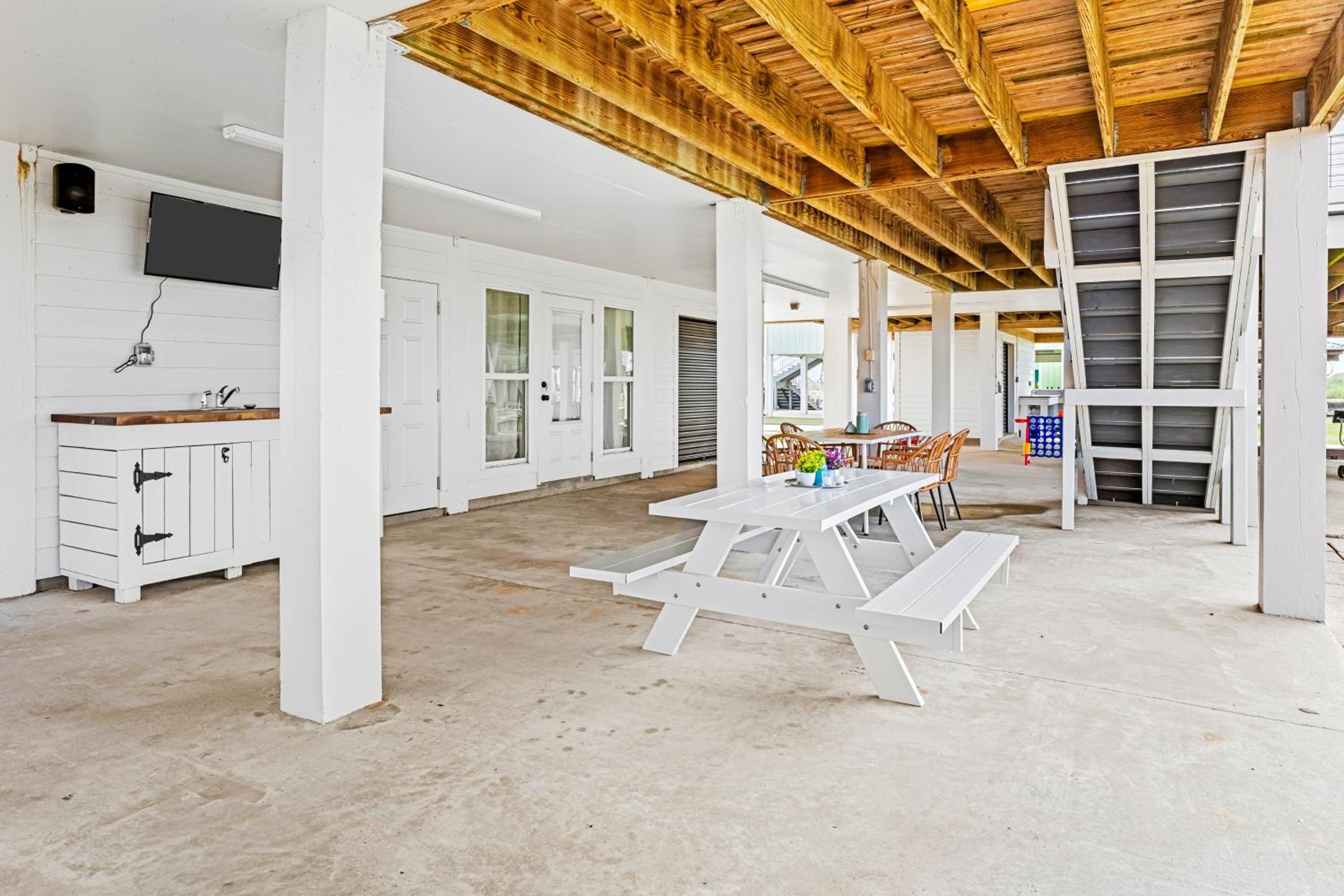 Bring Your Boat! Lake Charles Home with Dock and Lift