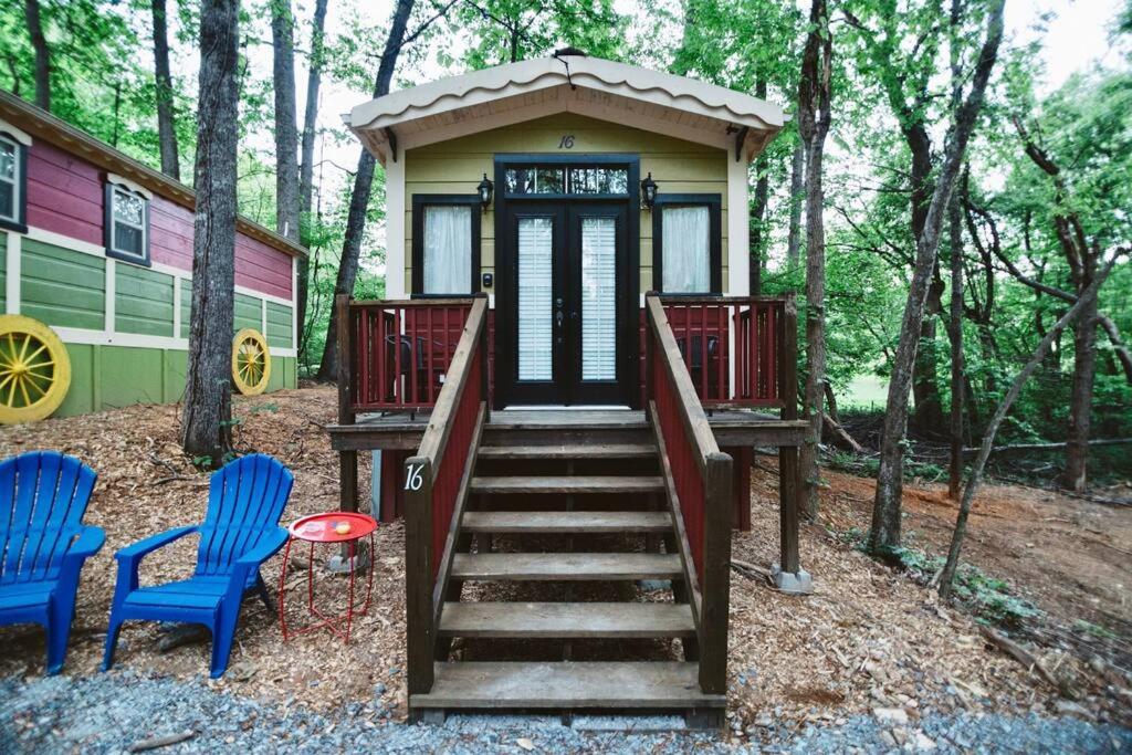 Hotel Gypsy Cottage Near the Smokies #16 Sabina - Image 1