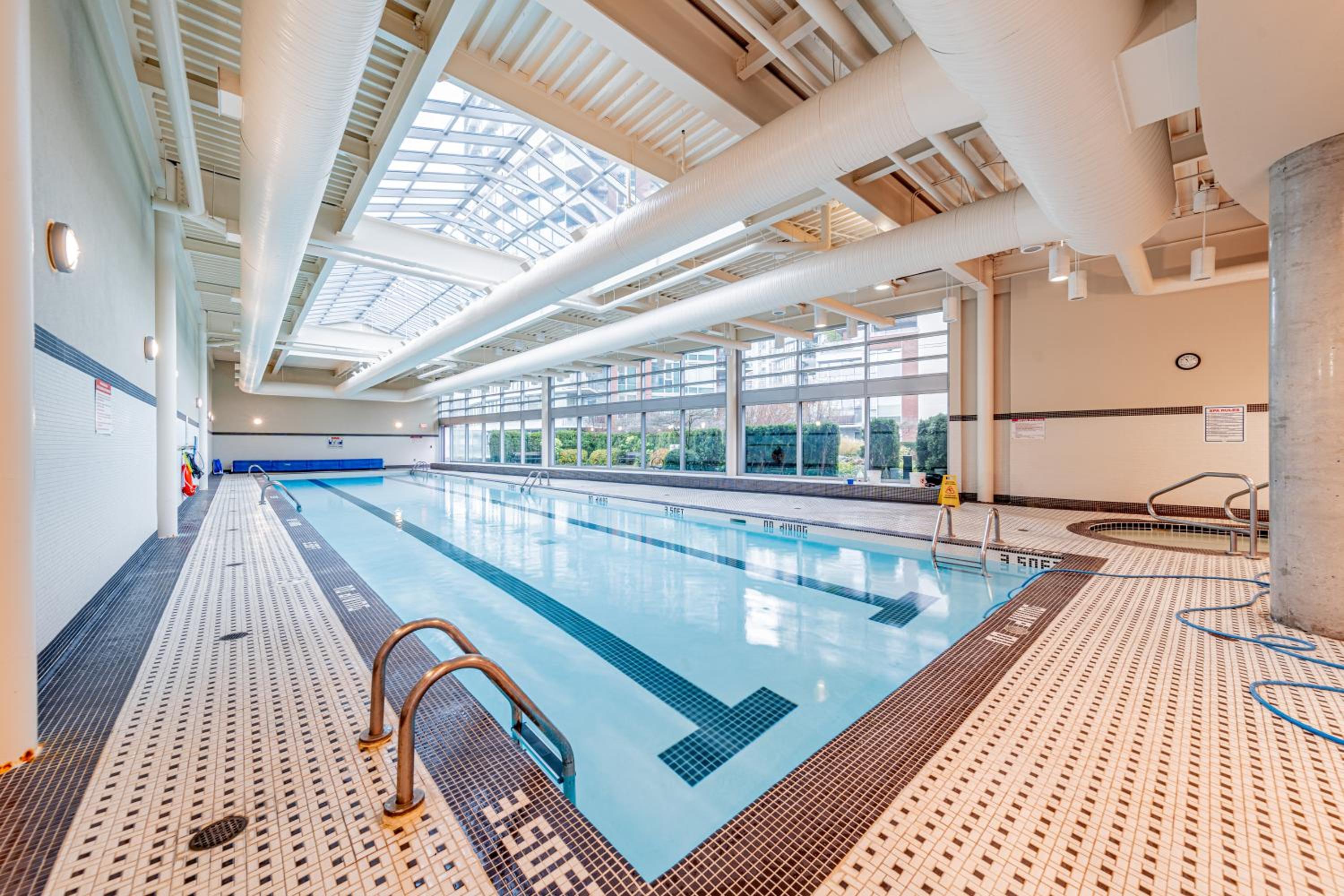 Near BC Place & SkyTrain Access & Free Parking
