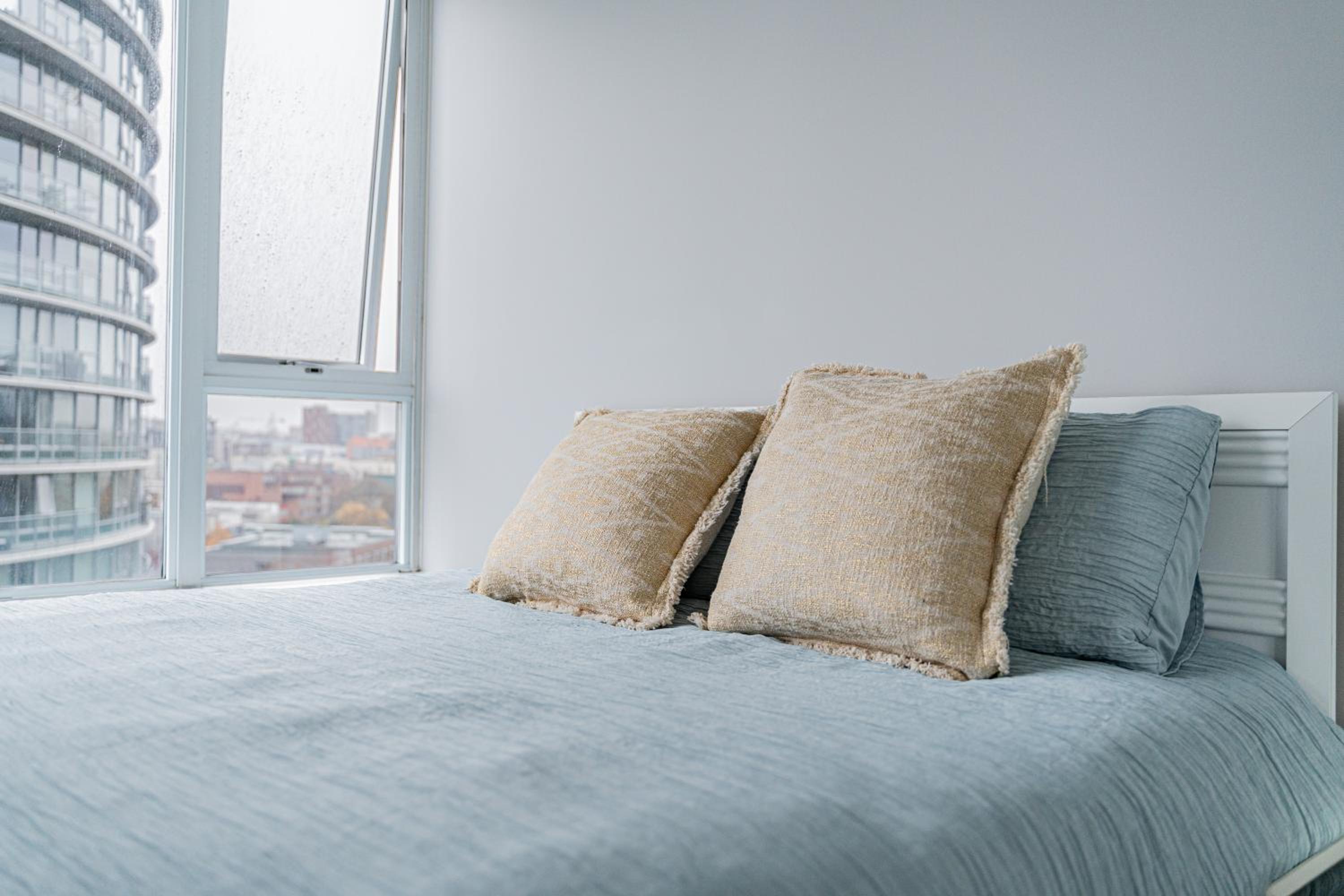 Near BC Place & SkyTrain Access & Free Parking