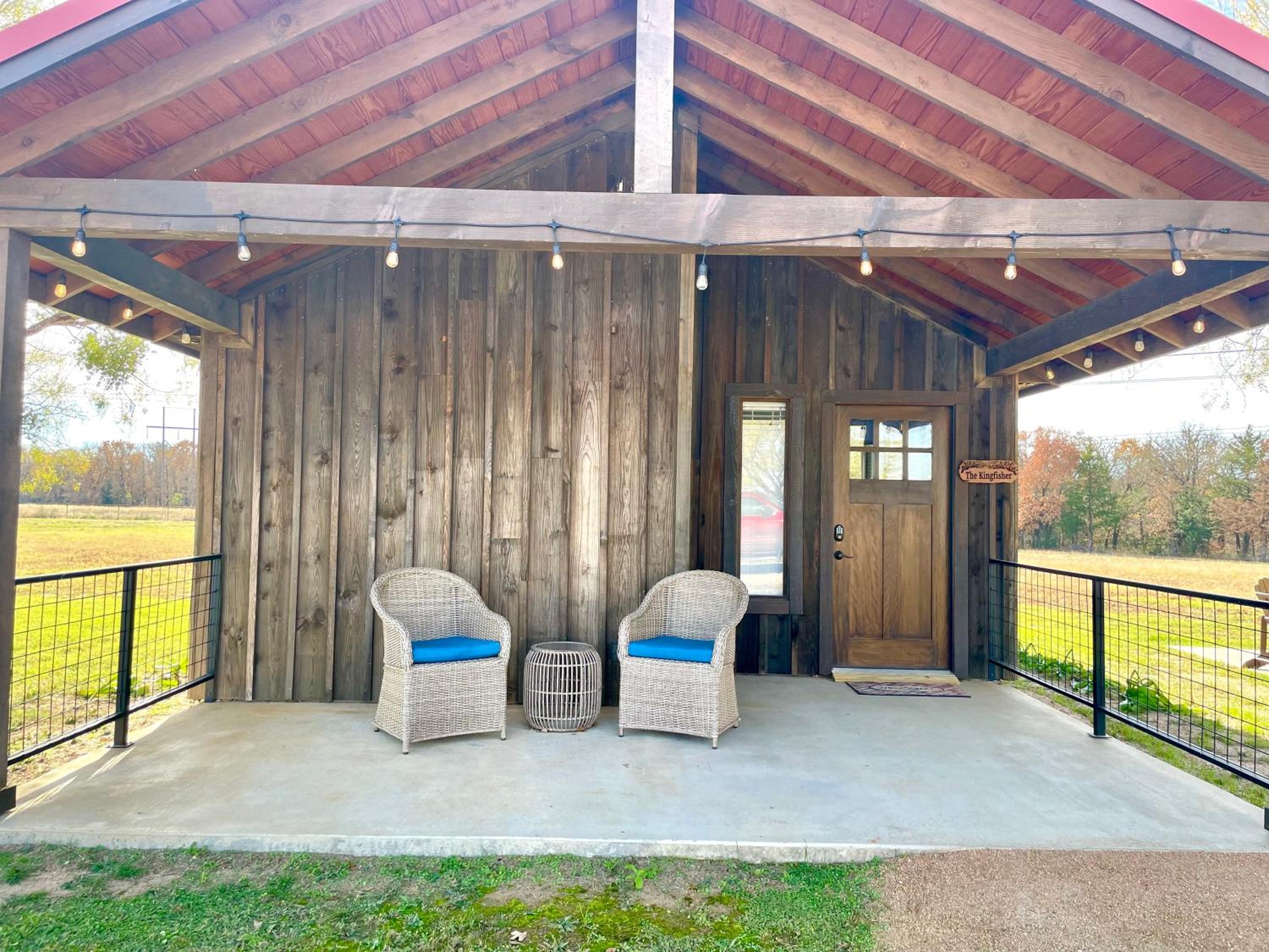 The Kingfisher Cabin 15MIN to Magnolia Baylor view 3