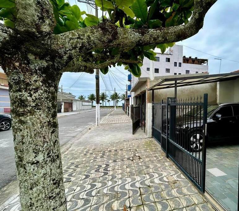 Aconchegante casa a 50m da praia