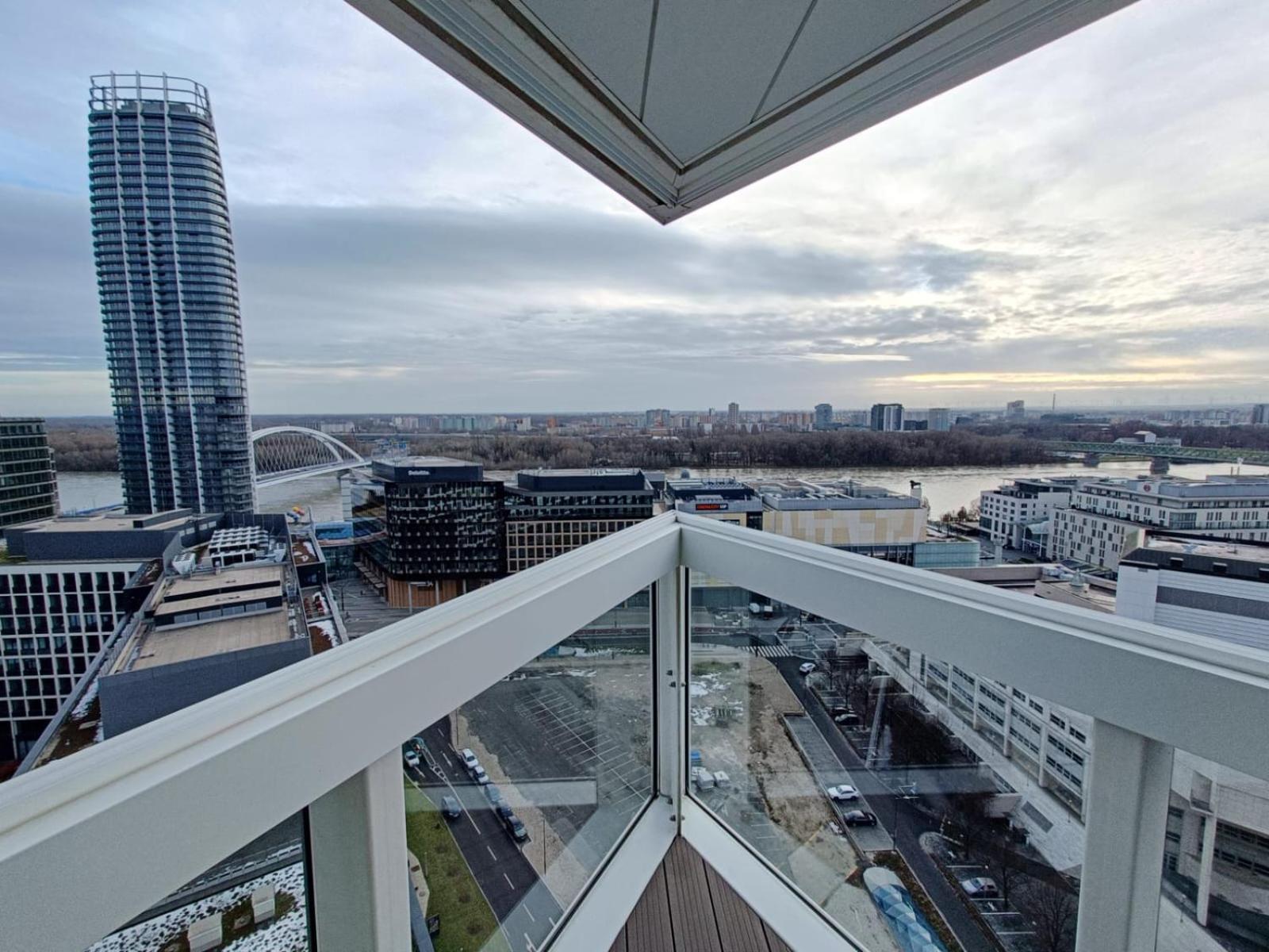 SAG Panorama Apartment 3 rooms 19th floor Great view Free parking view 5