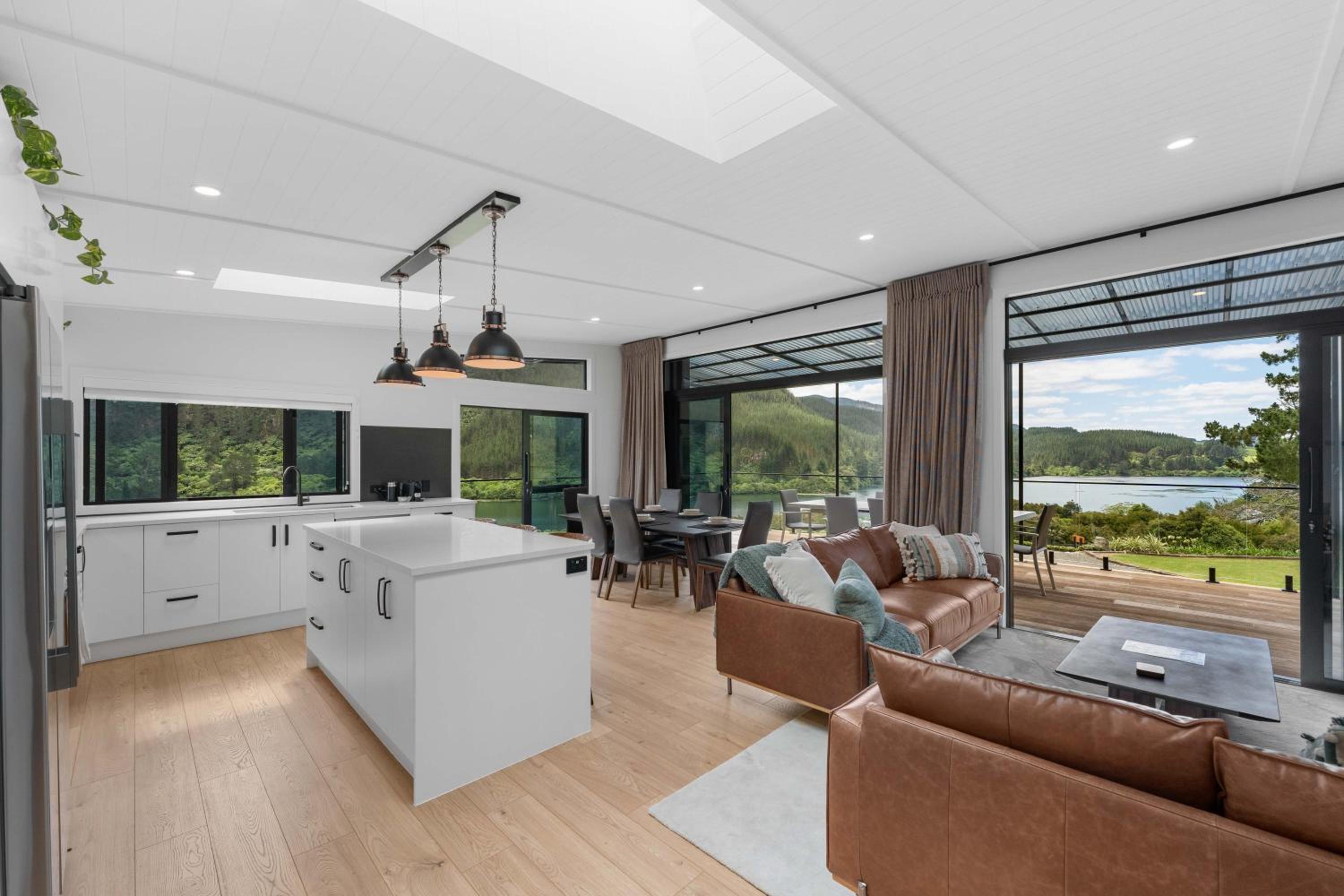 Lakeview Oasis - Lake Whakamaru Retreat