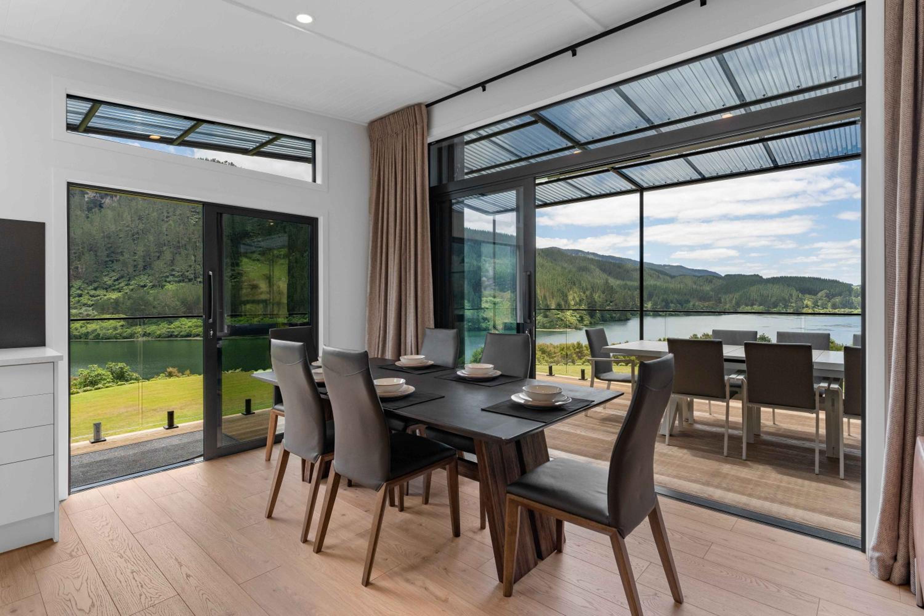 Lakeview Oasis - Lake Whakamaru Retreat