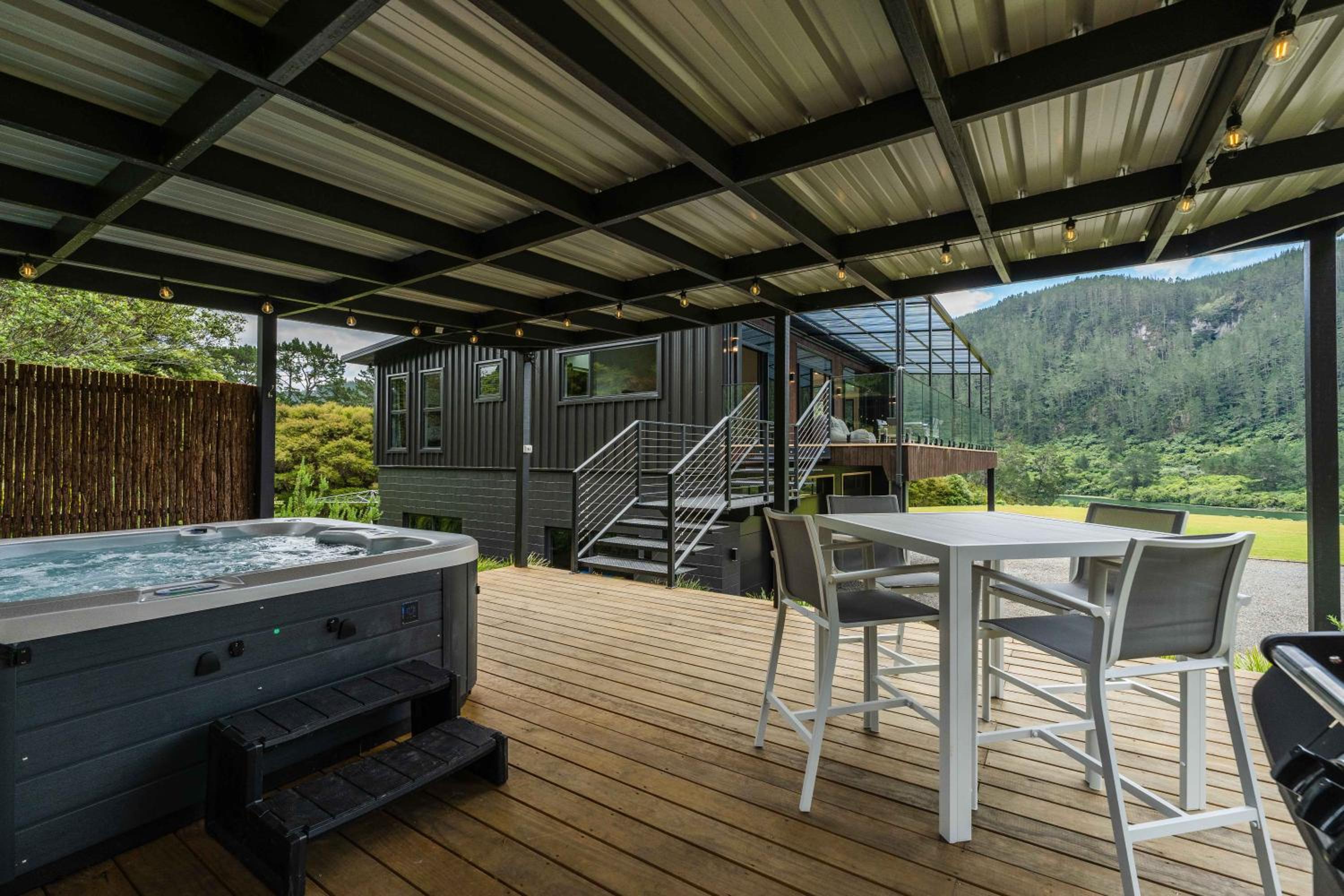 Lakeview Oasis - Lake Whakamaru Retreat