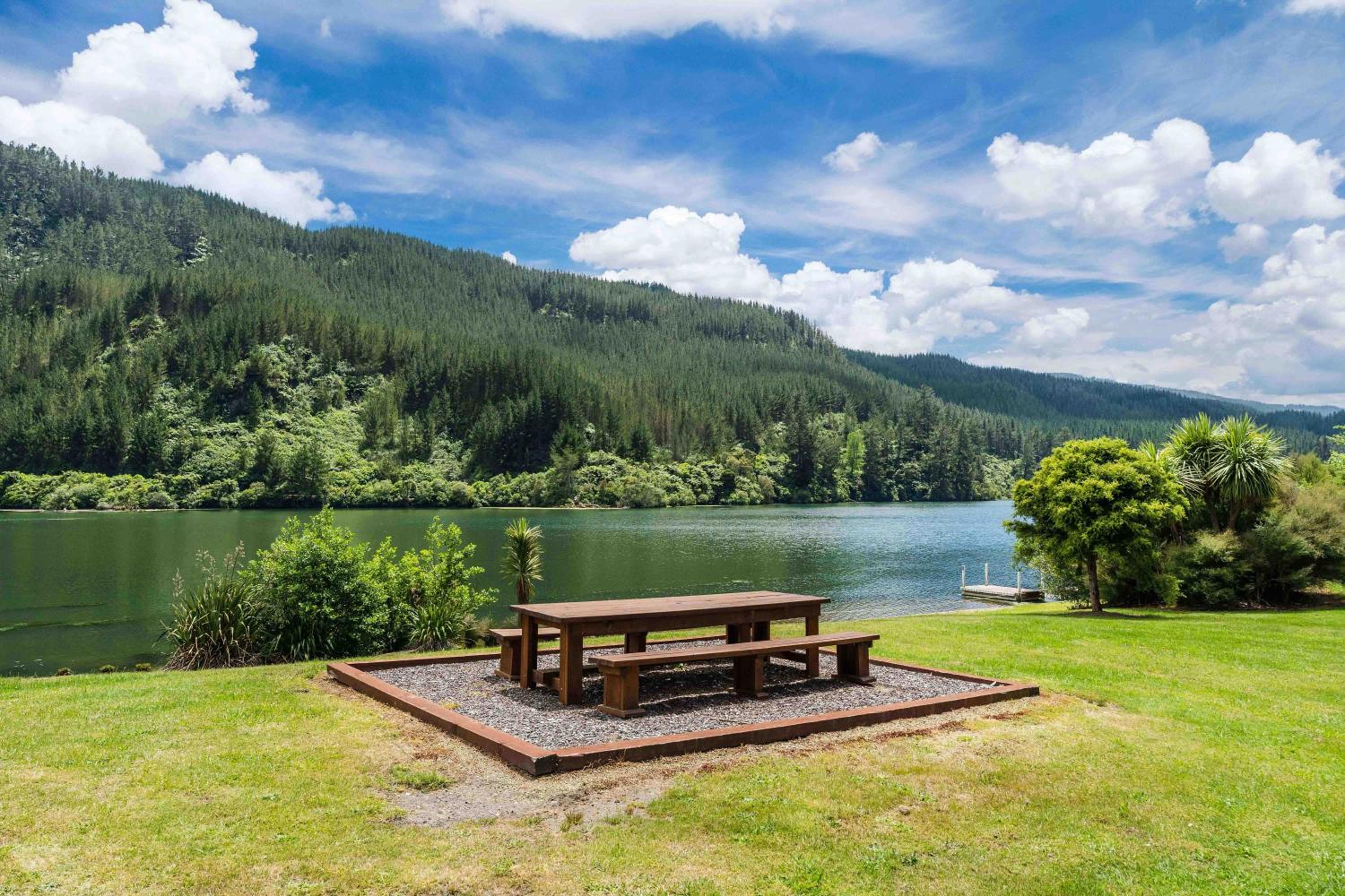 Lakeview Oasis - Lake Whakamaru Retreat