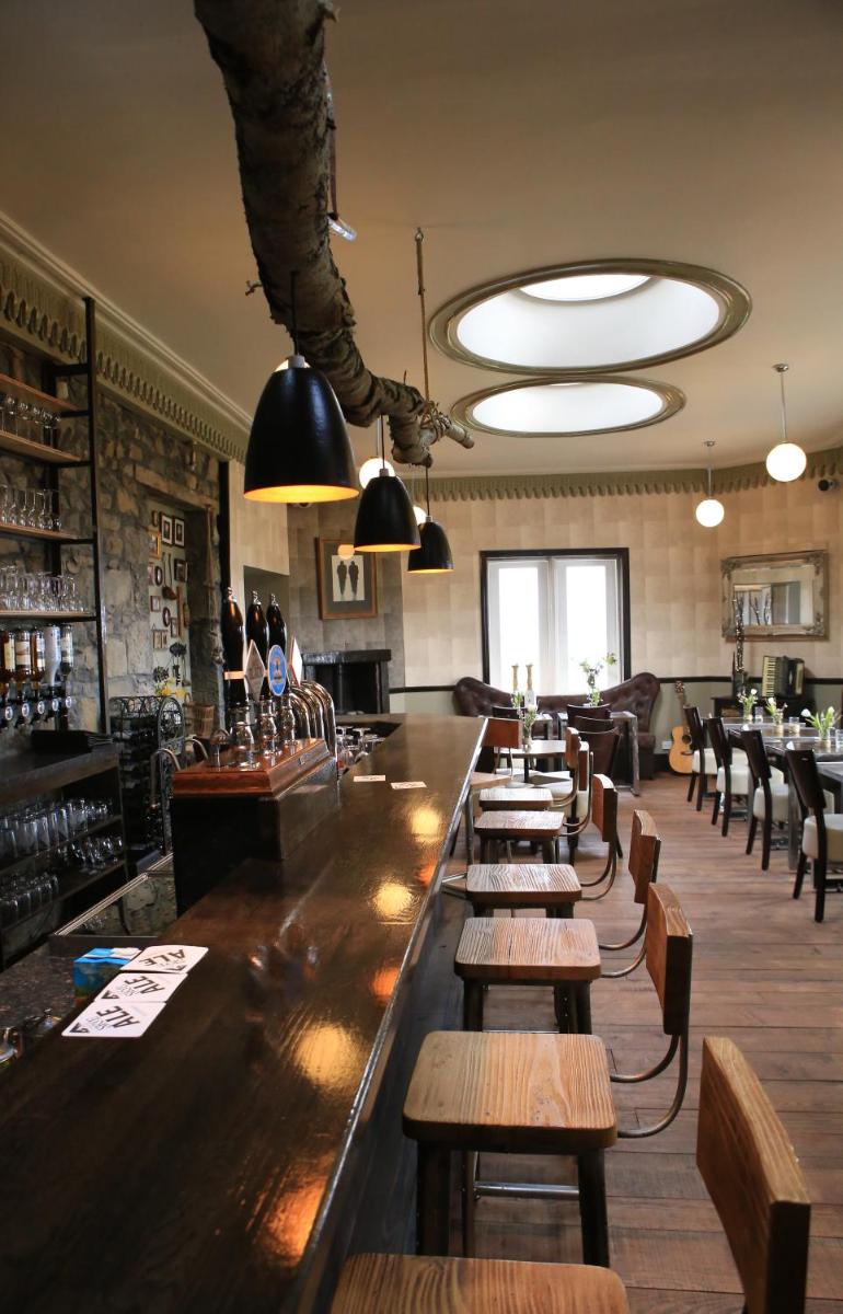 bar