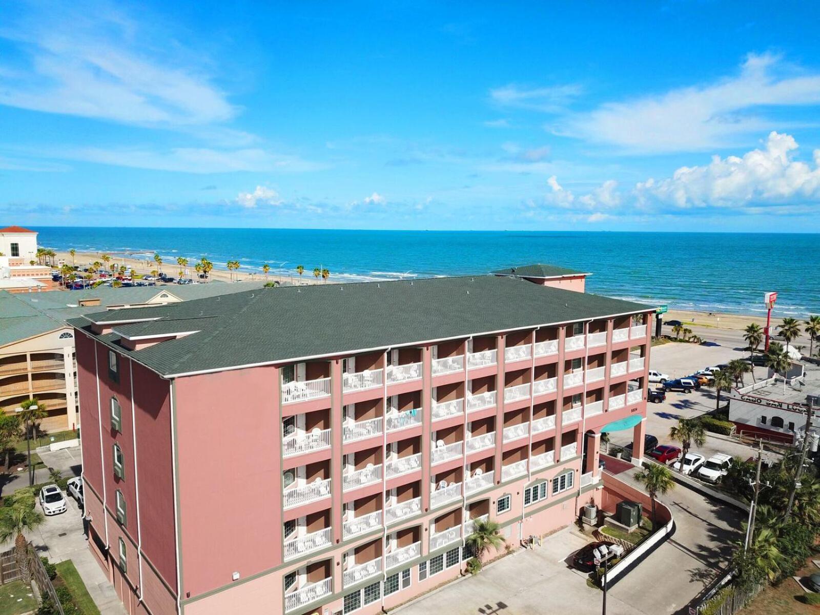 Hotel Quality Inn & Suites Galveston - Beachfront - Image 1