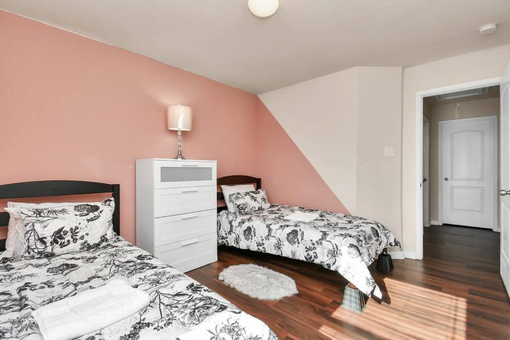 Family Friendly 4Bdroom With Backyard view 3
