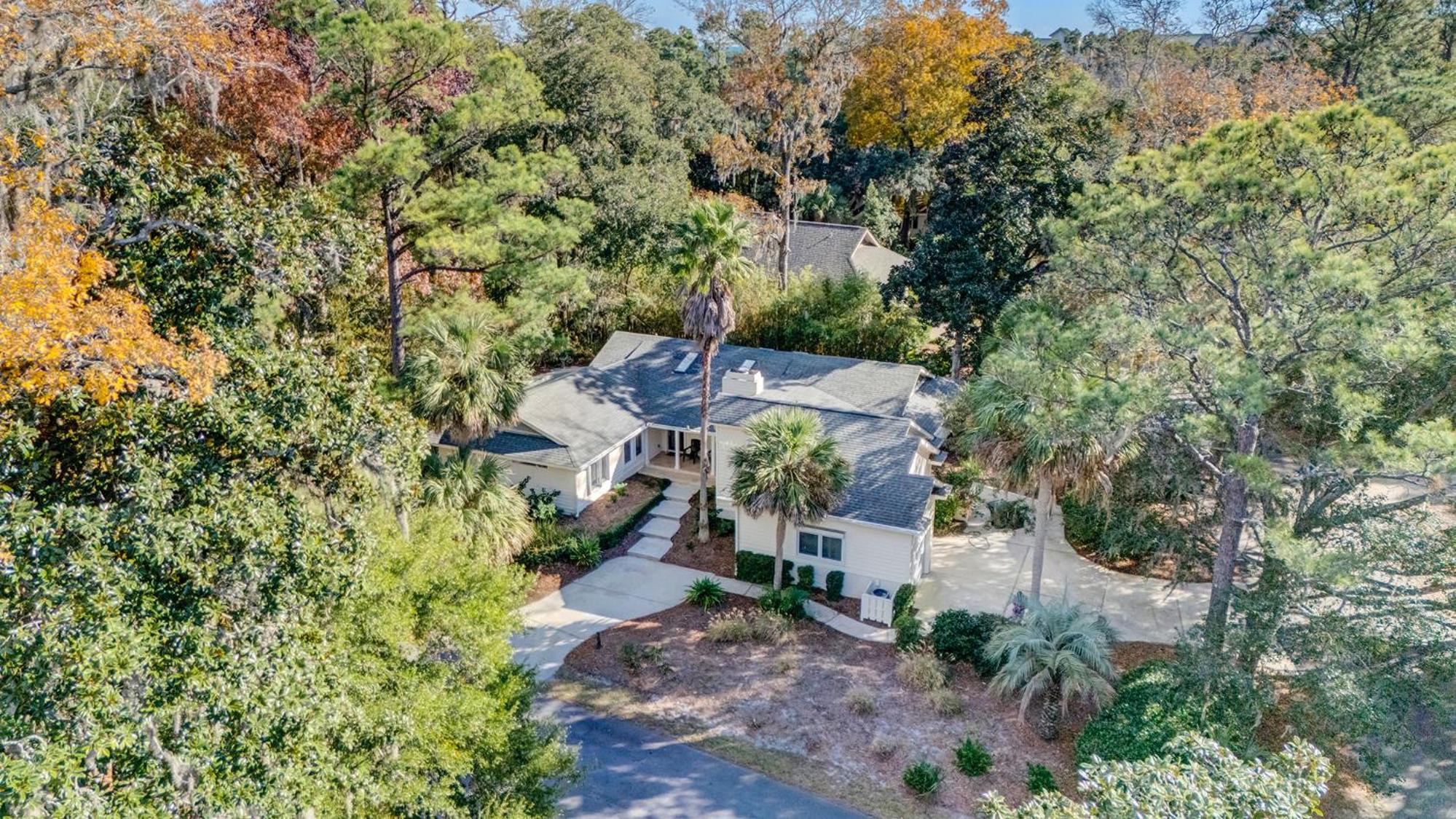 Luxury Updated 6 BR home Private Pool Near Ocean Bikes & Beach Gear Included