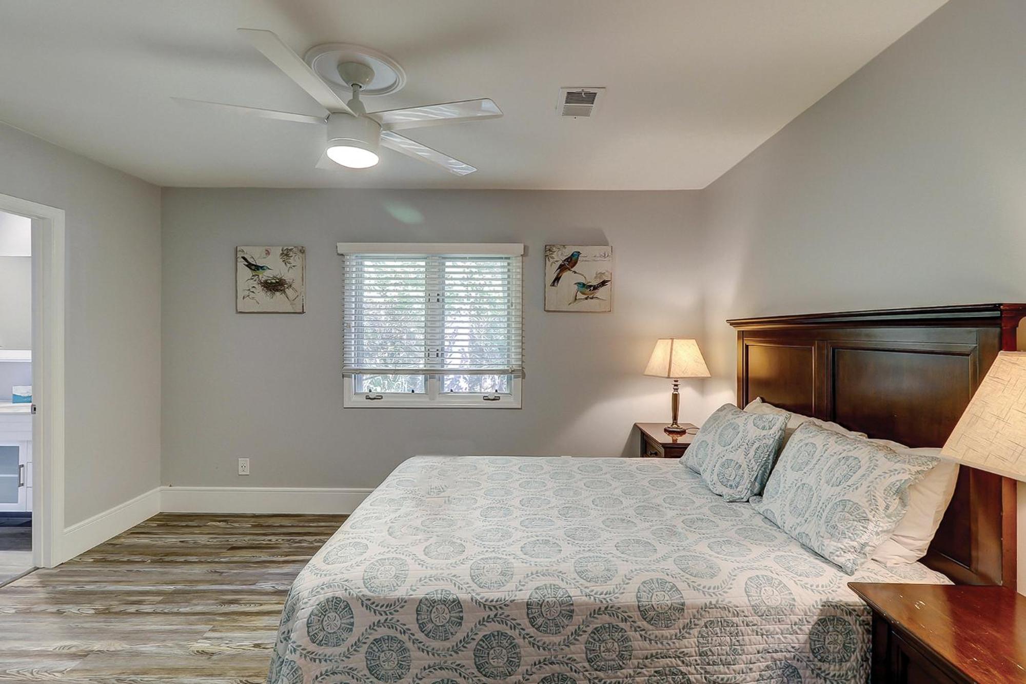 Luxury Updated 6 BR home Private Pool Near Ocean Bikes & Beach Gear Included