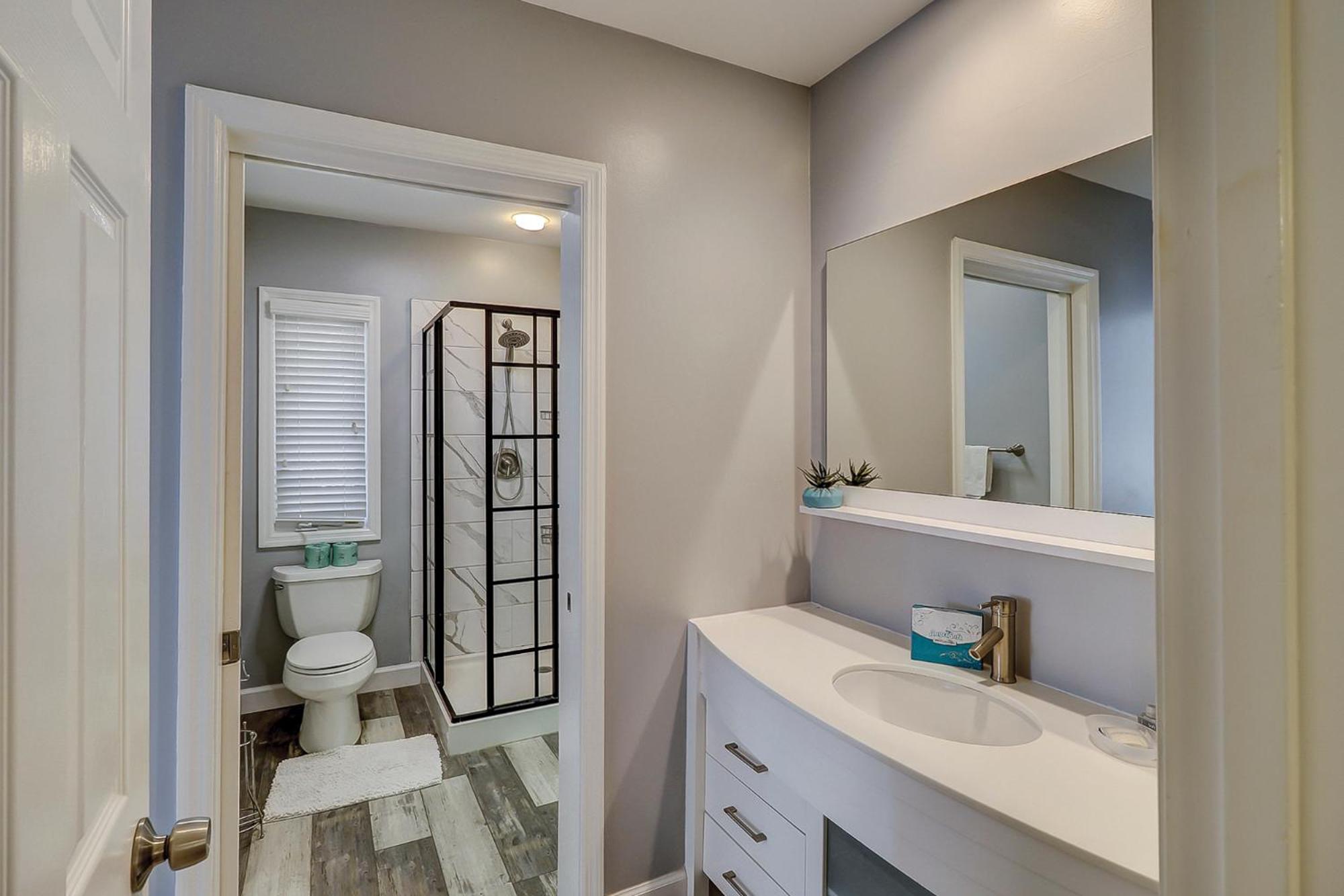 Luxury Updated 6 BR home Private Pool Near Ocean Bikes & Beach Gear Included