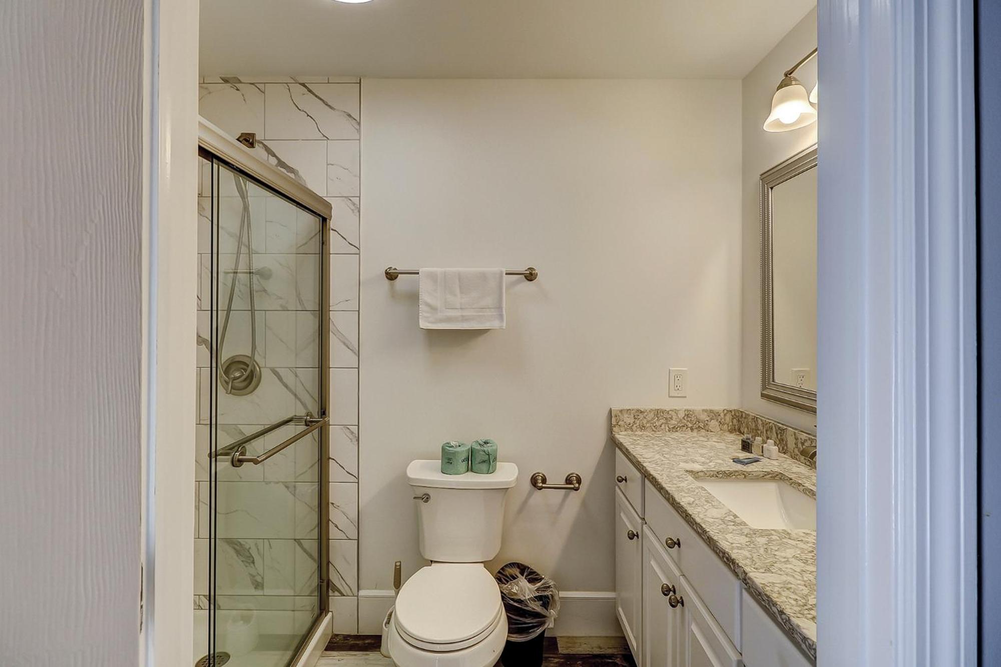Luxury Updated 6 BR home Private Pool Near Ocean Bikes & Beach Gear Included
