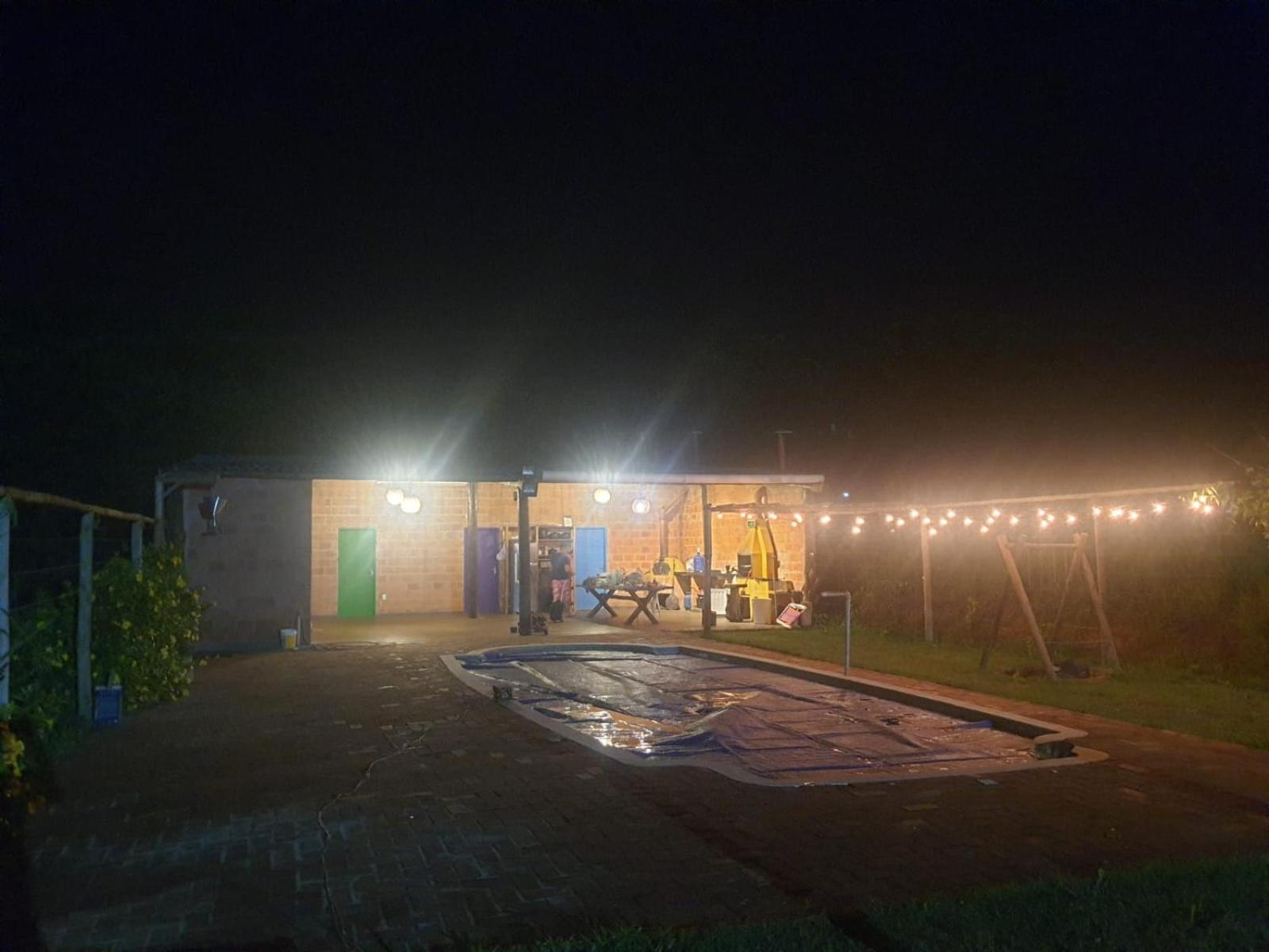 Casa de Campo / Sítio + Chalé Suíço + Área Festa + Piscina