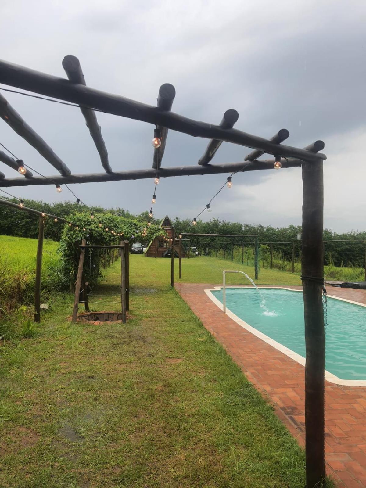 Casa de Campo / Sítio + Chalé Suíço + Área Festa + Piscina