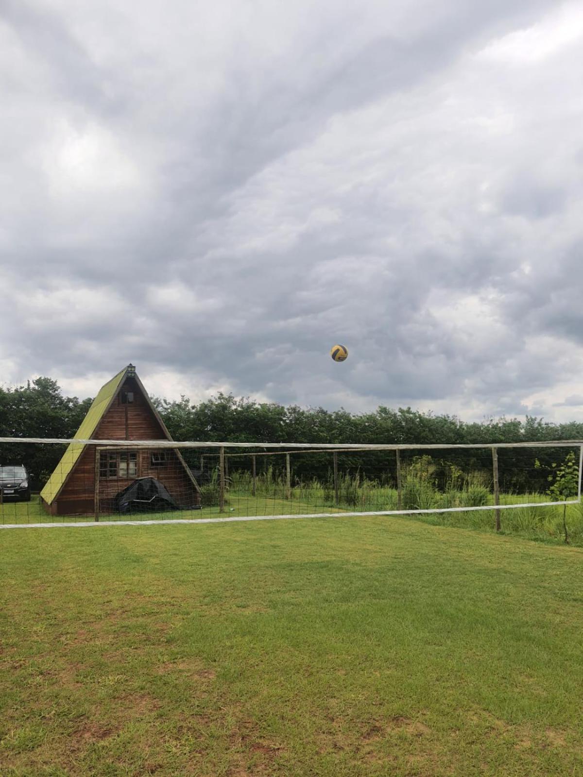 Casa de Campo / Sítio + Chalé Suíço + Área Festa + Piscina
