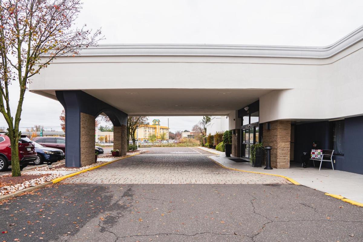 Best Western Plus Philadelphia Bensalem Hotel - Property Image 1